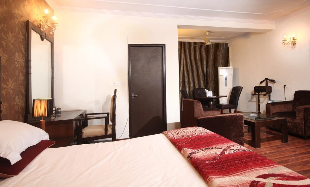Oyo 358 Sarojini Nagar Hotel New Delhi Ngoại thất bức ảnh